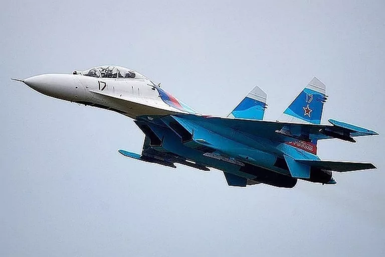 МО РФ: Су-27 ВКС РФ перехватил 3 самолета ВВС Британии над Черным морем